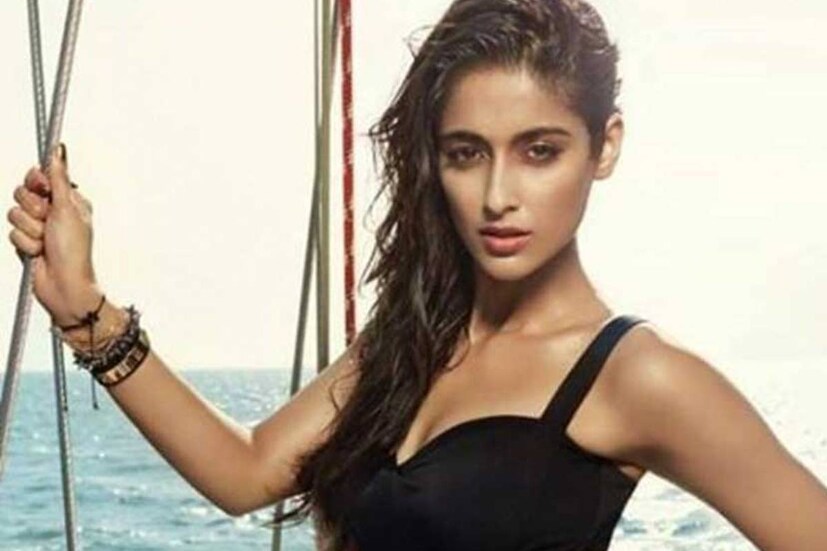 শোনা যায় ক্যাটরিনা কইফের ভাই সেবাস্টিয়ান লরেন্ট মিশেলের সঙ্গে প্রেমের সম্পর্কে আছেন ইলিয়েনা। লন্ডনবাসী সেবাস্টিয়ান পেশায় মডেল। ক্যাটরিনা, ভিকি এবং সেবাস্টিয়ানের পরিবারের অন্যান্য সদস্যের সঙ্গে তাঁকে বিদেশে ছুটি কাটাতেও দেখা গিয়েছে।
