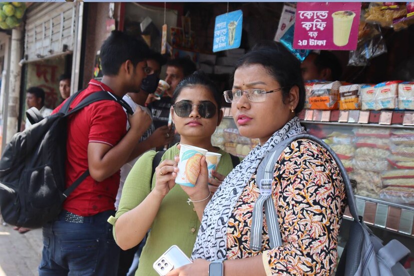 সতর্কতা জারি করে বার বার শিশু ও প্রবীনদের বিশেষ সাবধানতার কথা বলা হচ্ছে। ‌প্রতিবছরের মত এবারেও পূর্ব বর্ধমান জেলায় গরমের প্রভাব অনেকটাই । তাপমাত্রা সকাল থেকেই তুলনামূলক অনেক বেশী। আবহাওয়া দপ্তরের মতনানুসারে এই বছর গরমের দাপট আরও অনেকটাই বেশি থাকবে। প্রসঙ্গত আবহাওয়া দফতর সূত্রে এ বিষয়ে তাপপ্রবাহের সর্তকতাও জারি করা হয়েছে বেশ কিছু জেলাতে।