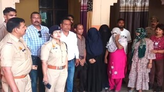 হোটেলের নামে রমরমা বেআইনি ব্যবসা! পুলিশি অভিযানে উদ্ধার হল মহিলাদের ছবি