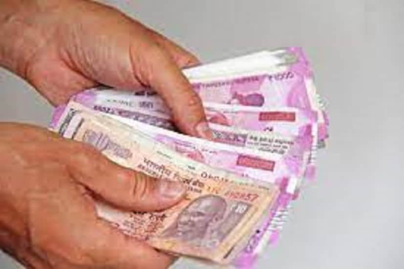 EPFO-এর পক্ষ থেকে এই সিদ্ধান্তে সমস্ত কর্মী ও অবসরপ্রাপ্ত কর্মীদের জীবনে খুশির ছোঁয়া লেগেছে ৷ প্রতীকী ছবি ৷