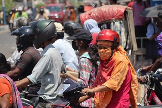 ক্রমেই বাড়ছে গরম