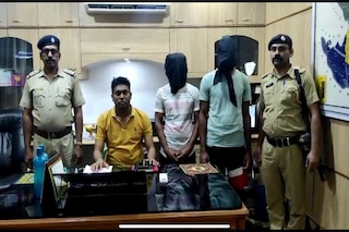 ৩০ টি রেললাইন চুরি! লাইন-সহ গ্রেফতার ২ চোর
৩০ টি রেললাইন চুরি! লাইন-সহ গ্রেফতার ২ চোর