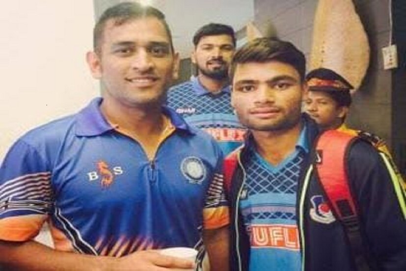 গাভাসকর বললেন, এই প্রচার, খ্যাতি রিঙ্কু ও তাঁর পরিবার কীভাবে সামলায় তার উপর নির্ভর করছে ওর কেরিয়ার। এত প্রচার পাওয়ার পর অনেক ক্রিকেটারের কেরিয়ার ভেসে যেতে দেখেছি।