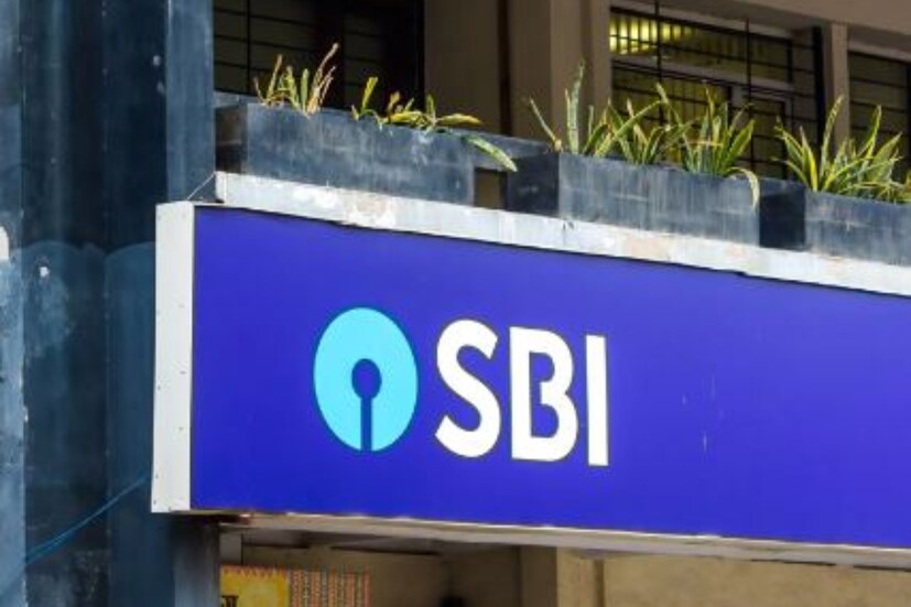 SBI-এর ইন্টারনেট ব্যাঙ্কিং, UPI পরিষেবা এবং ব্যাঙ্কের অফিসিয়াল অ্যাপ SBI Yono-এর মতো পরিষেবাগুলি সোমবার কাজ করছিল না। এসবিআই ব্যবহারকারীরা টুইটারে এ নিয়ে অভিযোগ করেছেন।