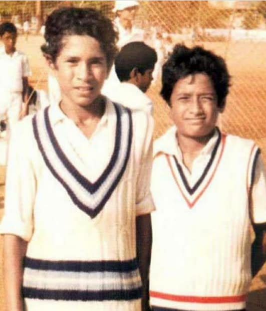 ছোট বেলায় সচিন তেন্ডুলকরের বন্ধু ছিলেন অতুল রানাডে। দুজনে একসঙ্গেই অনুশীলন করতেন। এই ছবিটি অনুশীলনের ফাঁকে তোলা।