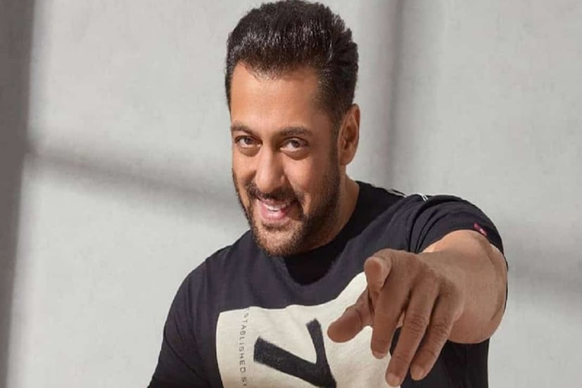 দীপাবলি পার্টিতে অভিষেককে দেখা না গেল পাশে পেলেন প্রাক্তন প্রেমিককে সলমন খানকে৷ কারণ মণীশের ওই চাঁদের হাটে উপস্থিত ছিলেন স্বয়ং সলমন খান৷  তবে এক জায়গায় থাকলেও ঐশ্বর্য ও সলমন একে অপরের মুখোমুখি হয়েছেন কিনা, তা জানা যায়নি৷