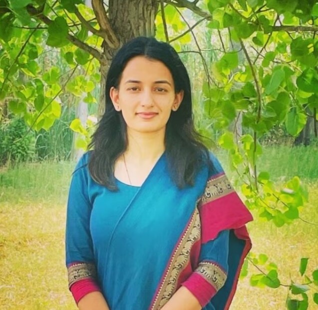 এখান থেকেই সরকারি কর্মকর্তা হয়ে মানুষের পাশে দাঁড়ানোর চিন্তা মাথায় আসে সঙ্গীতার। কেরিয়ারের অভিমুখ বদলে ফেলতে দুবার ভাবেননি। শুরু হয় সরকারি কর্তা হয়ে ওঠার যাত্রা। ২০১৭ সালে সঙ্গীতা প্রথম বার ইউপিপিসিএস পরীক্ষায় বসেন। কিন্তু পাশ করতে পারেননি। হতাশ না হয়ে দ্বিগুণ পরিশ্রম শুরু করেন সঙ্গীতা। ২০১৮ সালে ইউপিপিসিএস পরীক্ষায় উত্তীর্ণ হন, শুধু তাই নয়, দ্বিতীয় স্থান অর্জন করেন।