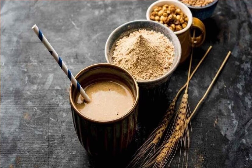 *সস্তায় পুষ্টিকর খাবার হিসেবে ছাতুর শরবত খুবই জনপ্রিয়। পশ্চিমবঙ্গ-সহ ভিন রাজ্যে ও ছাতুর শরবতের যথেষ্ট চাহিদা রয়েছে। বিশেষত গরমের দিনে ছাতুর শরবতের চাহিদা দ্বিগুণ হয়ে যায়। বহু মানুষ এই ছাতুর শরবত খেয়ে খিদে মিটিয়ে থাকেন। ফাইল ছবি।