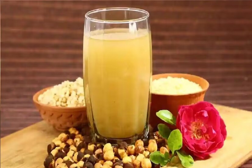 *ছাতুর শরবত বানাতে লাগে বেশ কিছু উপকরণ। জল, ছাতু, চিনি, নুন, লেবু দিয়ে হয় শরবত। মূলত এই উপকরণ দিয়েই ছাতুর শরবত তৈরি হয়ে থাকে। ফাইল ছবি।