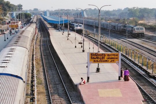 শিলিগুড়ি জংশন স্টেশনে উন্নয়নের চলছে