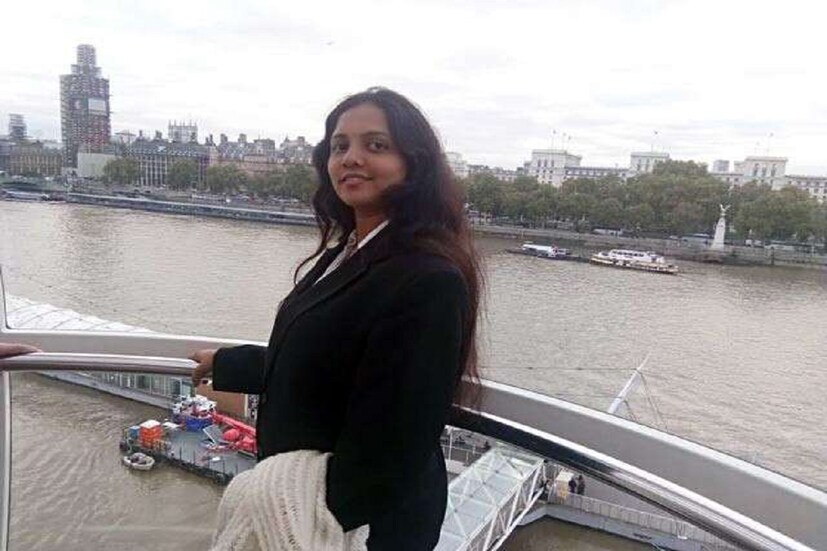 সরকার একই সঙ্গে জানিয়ে দেয়,এখন থেকে স্নেহার একমাত্র পরিচয়- তিনি ভারতীয়। স্নেহা পার্থিব, পেশায় আইনজীবী। স্নেহার স্বামী পার্থিব রাজা একজন লেখক। নিজের সংসার সামলে রোজ দশটা-পাঁচটার ডিউটি তামিলনাড়ুর কোর্ট, ২০১০ সালের আগে পর্যন্ত এই ছিল স্নেহার রোজনামচা। কিন্তু ২০১০ সালেই এক অভূতপূর্ব কাণ্ড ঘটিয়ে ফেললেন এই আইনজীবী। 