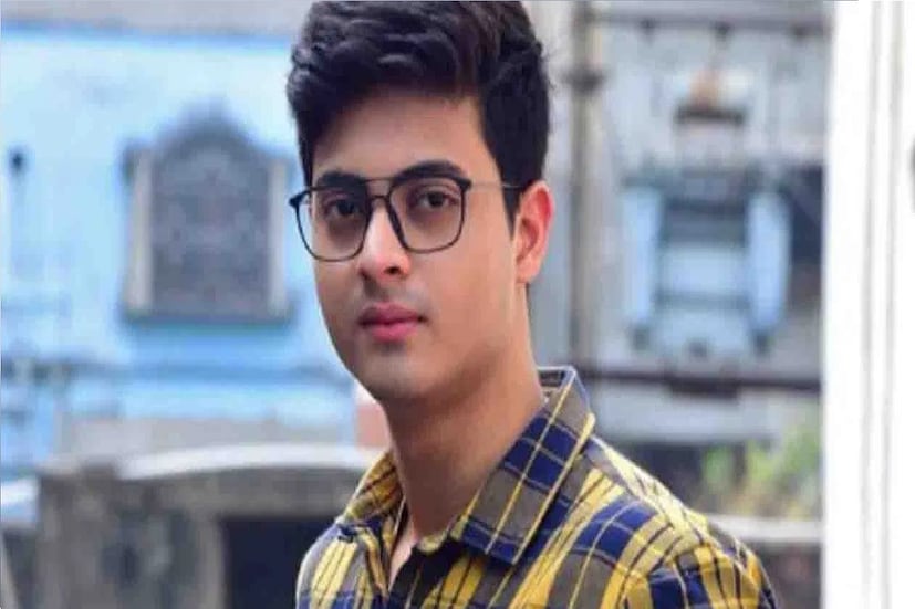 *উল্লেখ্য, এর আগে দিব্যজ্যোতির প্রেমিকা হিসেবে নাম শোনা গিয়েছিল স্বস্তিকা ঘোষ ওরফে অনুরাগের ছোঁয়ার দীপার। সহ অভিনেত্রীর প্রেমেই নাকি হাবুডুবু খাচ্ছিলেন ডাক্তারবাবু। কিন্তু তখনও চুপই ছিলেন দিব্যজ্যোতি। তাই এ বারে মিঠাই-প্রেমে পড়লেন কিনা পর্দার দাক্তার, তা যানতে আরও অপেক্ষা করতে হবে দর্শকদের। ছবিঃ সংগৃহীত।