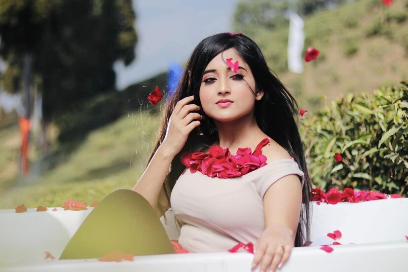 *তবে বাংলা সিরিয়ালের নায়ক-নায়িকাদের নিয়ে এমন খবর তো হামেশাই রটতে থাকে। তাই এটাও রটনা নাকি ঘটনা, সে প্রসঙ্গে পর্দার মিঠাই এবং সূর্য মুখে কুলুপ এঁটে রয়েছেন। ছবিঃ সংগৃহীত।  