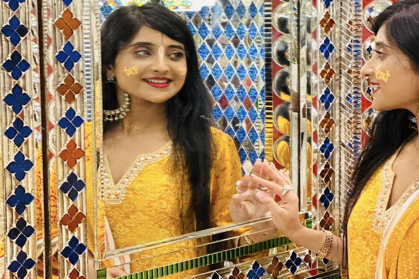 *তাই পর্দার উচ্ছেবাবুর প্রেমিকার নাম এখন সকলের জানা। তবে এই সম্পর্কের জেরে নানা সমীকরণ বদলেছিল এক সময়ে। শোনা গিয়েছিল আদৃতকেই এক সময় মন দিয়ে বসেছিলেন সৌমিতৃষা। তা নিয়ে 'সিধাই' ফ্যানদের উত্তেজনাও কম ছিল না। কিন্তু সে সব এখন অতীত। ছবিঃ সংগৃহীত।  