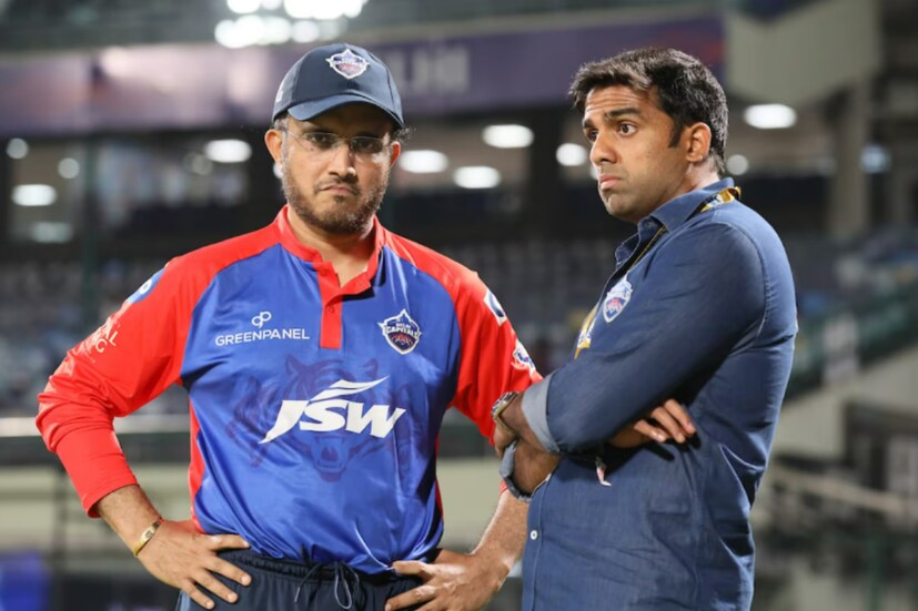 ট্যুইটারে পার্থ জিন্দাল লেখেন,“পরের বছরের আইপিএলের প্রস্তুতি শুরু করে দিয়েছে দিল্লি ক্যাপিটালস। সৌরভ এবং পন্টিংয়ের অধীনে। এই দলটাকে যেখানে দেখতে চাই, সেই জায়গায় ফিরিয়ে নিয়ে যাওয়া আমাদের দায়িত্ব। দিল্লিকে আবার শীর্ষে নিয়ে যেতে চাই।”