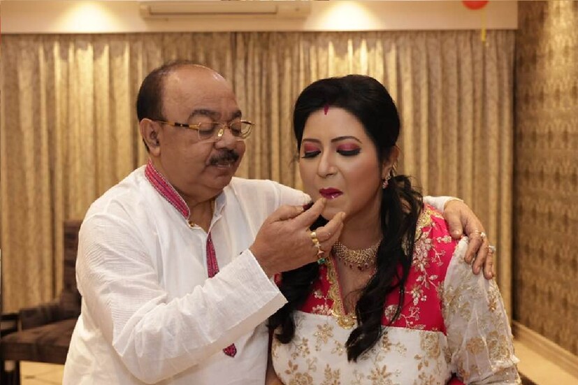 *জন্মদিনের নানা মুহূর্তের ছবি সোশ্যাল মিডিয়ায় শেয়ার করেছেন বৈশাখী বন্দ্যোপাধ্যায়। সেখানে লেখেন, জন্মদিন পালনের মেজাজে ছিলেন না তিনি। তার কারণও জানান। ছবিঃ ফেসবুক। 