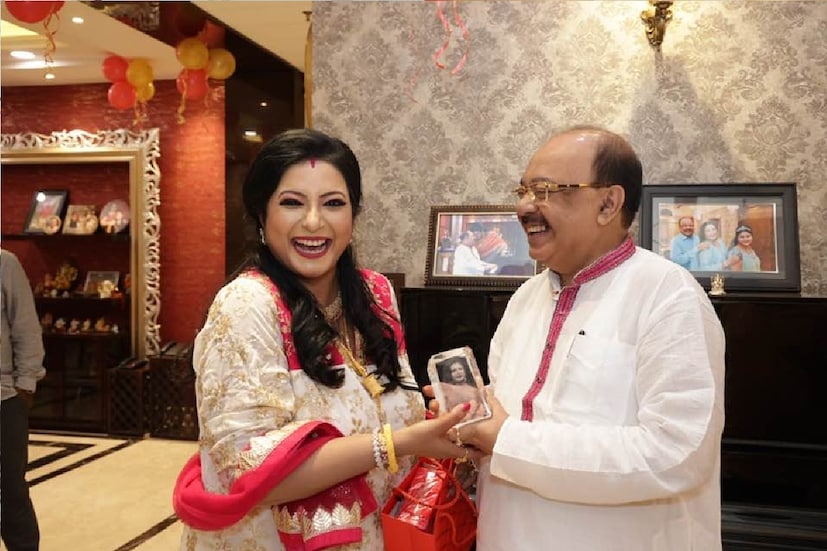 *বৈশাখী লিখেছেন, জন্মদিনে যেভাবে আমায় শুভেচ্ছায় ভরিয়ে দিয়েছেন, তাতে আমি আপ্লুত। শুধু মায়ের জন্য প্রার্থনা করুন। ছবিঃ ফেসবুক। 