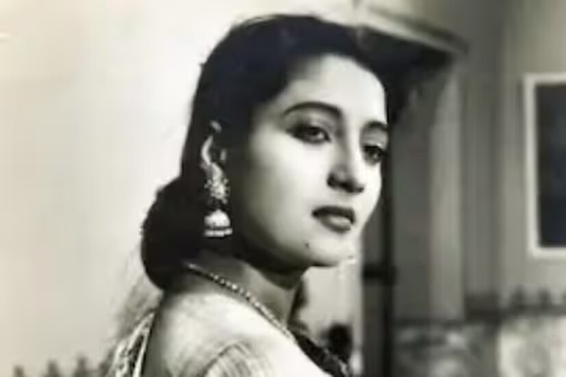  অভিনয় ছেডে় দেওয়ার পর বাড়িতে সুচিত্রার অভ্যাস ছিল, সিনেমা নিয়ে কোনও কথা না বলা৷ মুনমুন সাক্ষাৎকারে বলেছিলেন, তিনি যখন সিনেমায় অভিনয় করছেন, তখন বাংলা সিনেমা নিয়ে বাড়িতে কোনওরকম কথা তেমন বলা হত না সুচিত্রার সঙ্গে৷ 