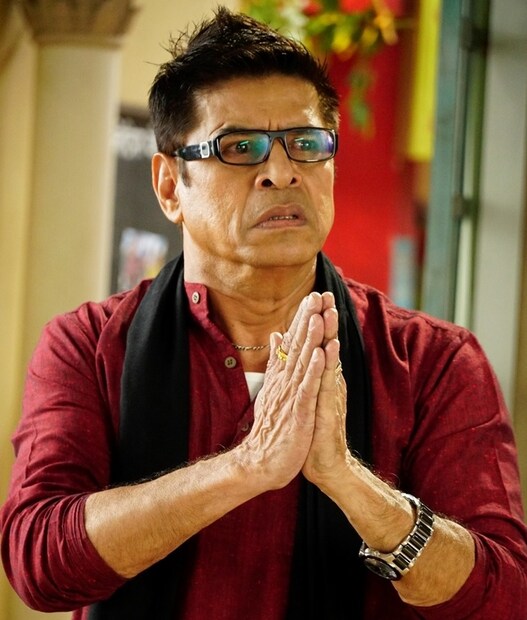 এই নিয়ে কি আফসোস আছে সুদেশের মনে? তিনি নিজেই সাক্ষাৎকারে জানিয়েছেন যে প্রায় দুশোর উপর ছবি তিনি এভাবেই ফিরিয়ে দিয়েছেন এবং তা নিয়ে তাঁর কোনও খেদ নেই। কিন্তু এমন করার কারণটা কী? বিশেষ করে অভিনয়ই যখন পেশা?