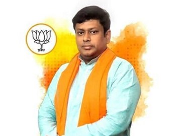 সুকান্ত মজুমদারের ট্যুইটে আলোড়ন