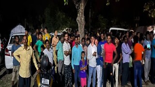 বিধায়ক তাপস সাহার বাড়ির বাইরে উৎসাহী জনতার ভিড়৷ বিধায়ক তাপস সাহার বাড়ির বাইরে উৎসাহী জনতার ভিড়৷