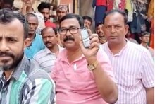 সিবিআই রেডের পর দোকানে গিয়ে নতুন মোবাইল কিনলেন তাপস সাহা