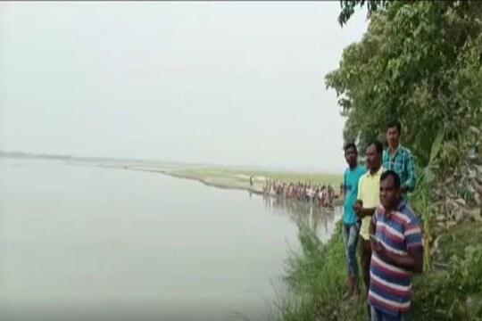নিখোঁজ তোর্সা নদীতে তলিয়ে যাওয়া উত্তরবঙ্গ কৃষি বিশ্ববিদ্যালয়ের প্রথম বর্ষের পড়ুয়া