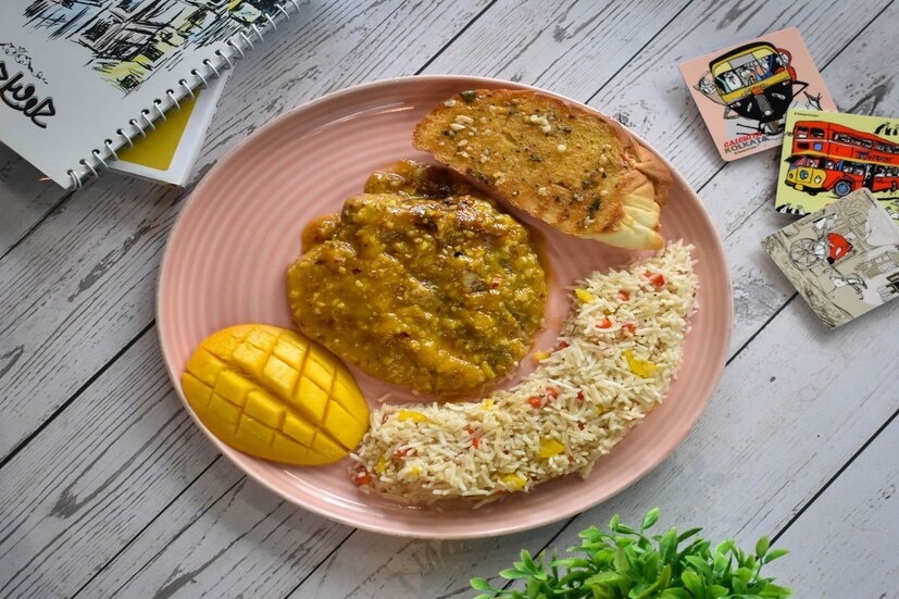 বাঙালির বারো মাসে তেরো পার্বন। বাঙালির সব অনুষ্ঠানেই কব্জি ডুবিয়ে খাওয়া-দাওয়া আবশ্যিক। আর সেই বাঙালির নববর্ষ আসতে বাকি হাতে গোনা কয়েকটা দিন। একটা বিশেষ কিছু তো হতেই হবে। 