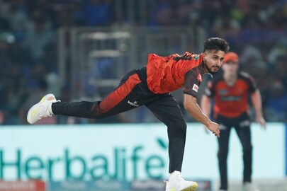 দিল্লির বিরুদ্ধে চূড়ান্ত ব্যর্থ ছিলেন উমরান
