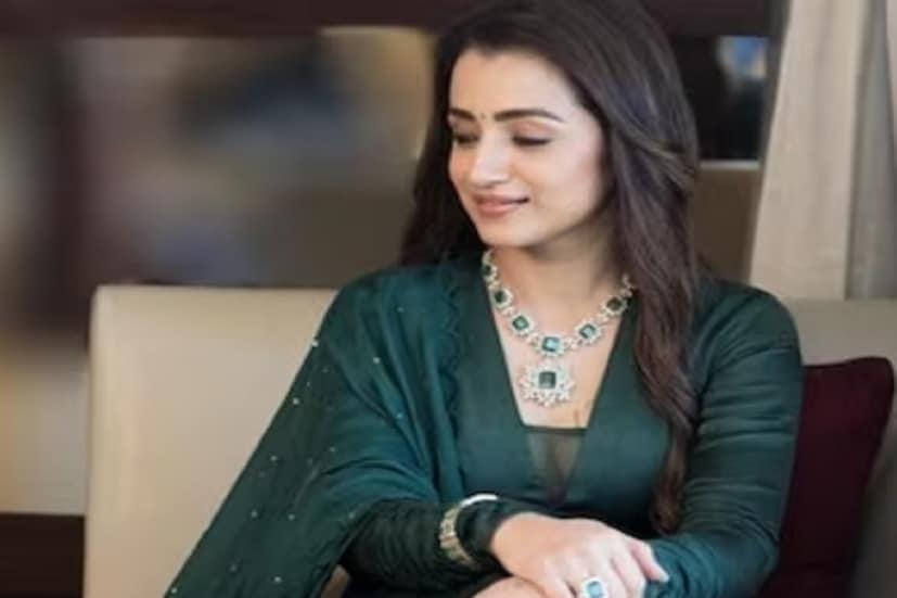 তিনি এ-ও বলেন যে, “আমি আমার বন্ধুবান্ধব-সহ এমন অনেককেই চিনি, যাঁরা খুব আনন্দের সঙ্গেই বিয়ে করেছেন এবং বিয়ে করে সুখী হতে চেয়েছেন। অথচ বিয়ের পর কিছু সময় যেতে না যেতেই তাঁরা বিচ্ছেদের কথা ভাবতে শুরু করেন। ফলে মানুষ যদি এই সম্পর্কে সুখী না থাকে, তাহলে বিয়ে করবেই কেন?” কাকে বিয়ে করতে চান, সেই প্রশ্নের জাবাবে অভিনেত্রী সাফ জানিয়ে দেন যে, এমন কারওর সঙ্গে তাঁর দেখা হয়নি, যাঁকে বিয়ে করার কথা ভাবতে পারেন।