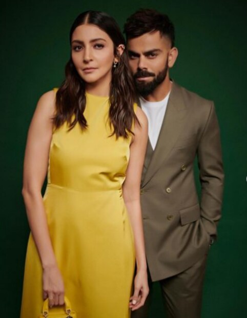 ফের সোশ্যাল মিডিয়ায় ঝড় তুলেছে বিরাট কোহলি ও অনুষ্কা শর্মার একাধিক ছবি। 