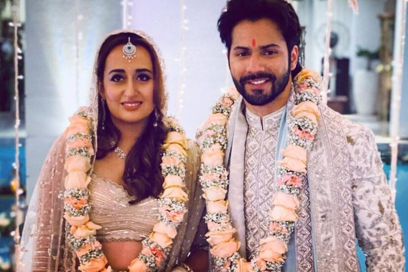 সলমন সরাসরি বরুণকে জিজ্ঞাসা করেন, পিতৃত্ব বিষয়ে তিনি কী ভাবছেন৷ তার পর ওই বাড়িতে একটি খেলার মধ্যে একটি খেলনা তুলে সেটি বরুণকে দিয়ে সলমন বলেছিলেন, ‘নিন, এটি আপনার সন্তানের জন্য৷’