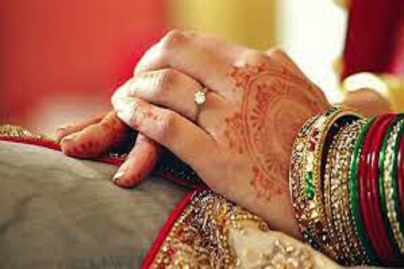 জীবন রেখার একটি থেকে দূরবর্তী ও প্রসারিত ৷ যা ব্যক্তির বিয়ে দূরের কোনও জায়গায় হতে পারে এমন সম্ভাবনার নির্দেশ দেয় ৷ প্রতীকী ছবি ৷