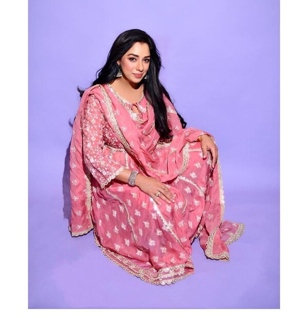অভিনয় জগতে তাঁর প্রবেশ তাঁর বাবা অনিল গঙ্গোপাধ্যায়ের হাত ধরে৷ অনিল পরিচালিত আরও একটি ছবিতে অভিনয় করেছিলেন তিনি, 'বলিদান'। 'সাহেব' এবং 'বলিদান' দু'টিতেই শিশুশিল্পীর ভূমিকায় অভিনয় করেছিলেন রূপালি৷ 