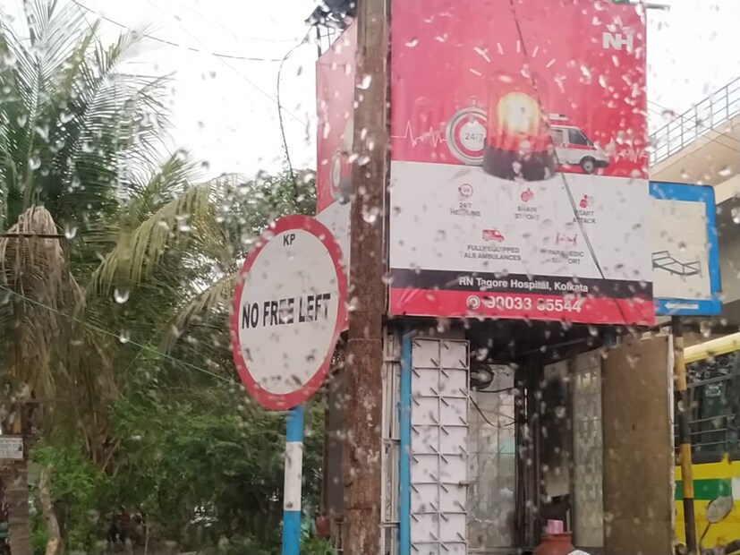 কলকাতায় আজ সকাল থেকেই মেঘলা ও আংশিক মেঘলা আকাশ। বজ্রবিদ্যুৎ-সহ বিক্ষিপ্ত বৃষ্টির সম্ভাবনা রয়েছে। আজ ও কাল কালবৈশাখী ঝড়ের সম্ভাবনা থাকছে শহরে। বৃষ্টির সঙ্গে দমকা ঝোড়ো হাওয়া বইবে।