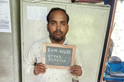 লক্ষাধিক টাকার কাঠ উদ্ধার লক্ষাধিক টাকার কাঠ উদ্ধার