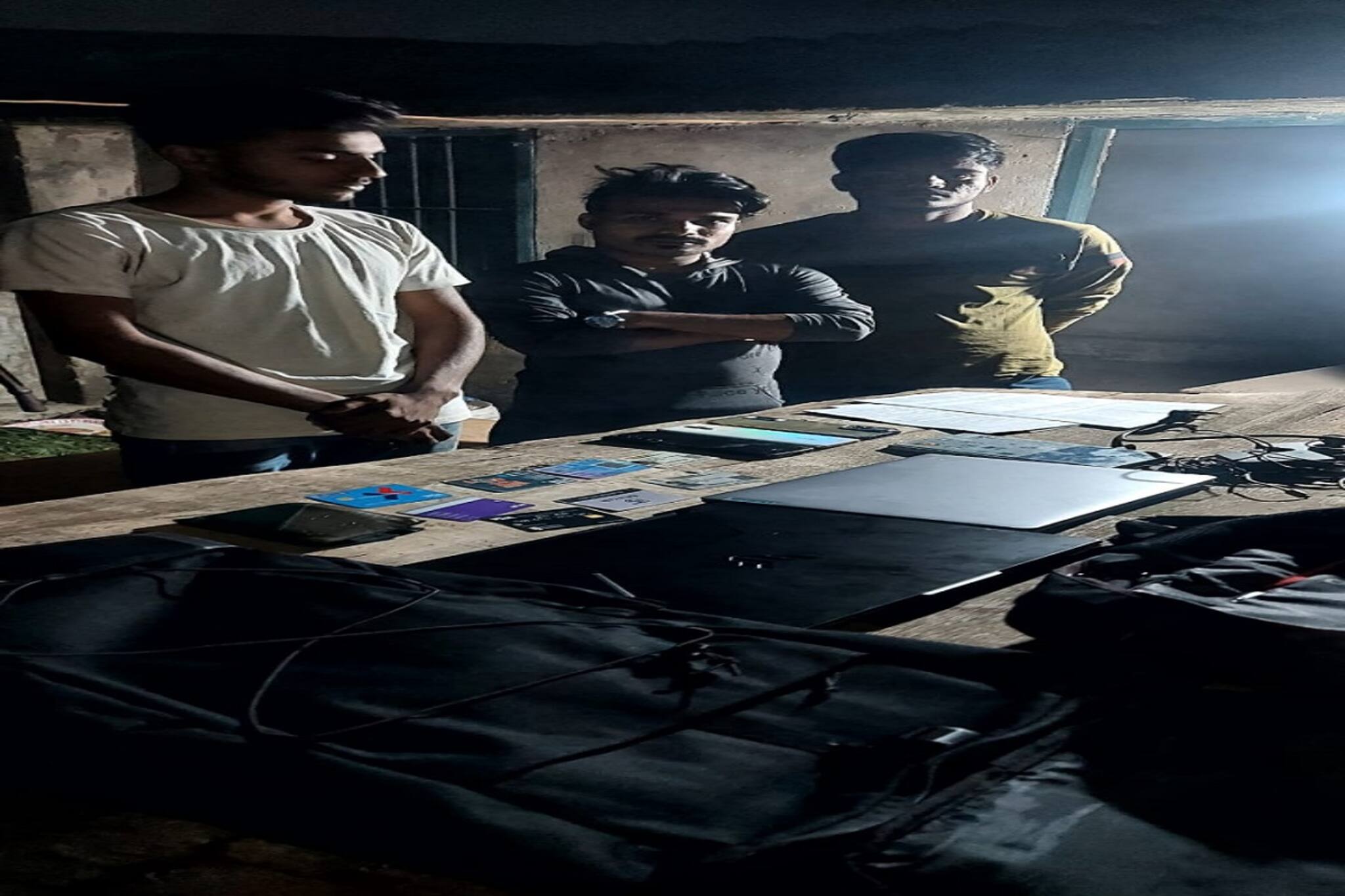 North 24 Parganas News: রাজারহাটে ভুয়ো কল সেন্টারের খোঁজ, গ্রেফতার ৩