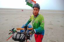 ভারতকে জানতে সাইকেল চালিয়ে বকখালিতে হাজির কুমিল্লার যুবক!
