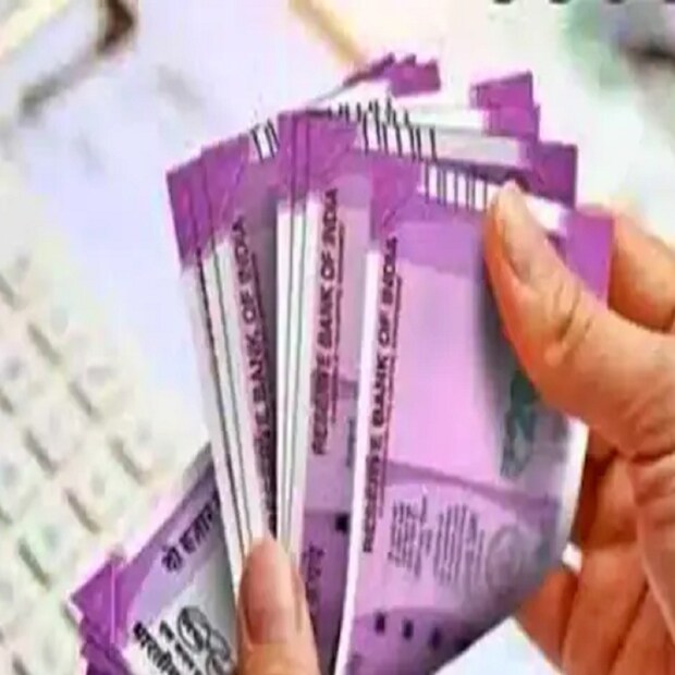 ট্যাক্স দিতে হবে: অবসরকালীন সঞ্চয়ে ট্যাক্স কতবড় কামড় দিতে পারে তা আগাম আন্দাজ করা যায় না। কারণ কর তো দিতেই হবে। অতএব সঞ্চয়ও করতে হবে বেশি। যাতে ট্যাক্স দিয়েও পর্যাপ্ত অর্থ হাতে থাকে।