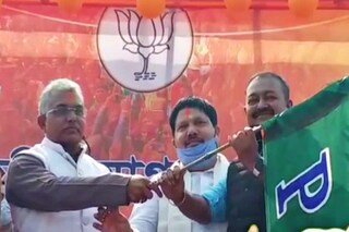 দিলীপের হাত ধরে বিজেপিতে যোগ দেন রাজু