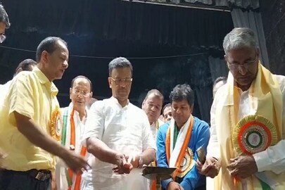 ফিরহাদের সামনেই এ কী বললেন জাকির!