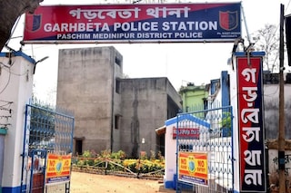 স্বামীর গলায় ফাঁস, স্ত্রীর দেহে বিষ! গড়বেতায় দম্পতির রহস্য মৃত্যু ঘিরে চাঞ্চল্য
