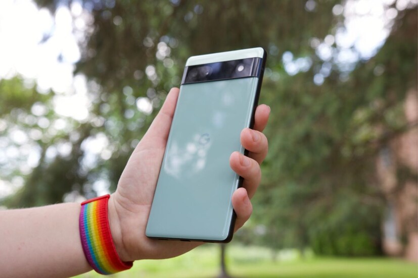 Google Pixel 6a ফোনের ফিচারের কথা উঠলে এই ফোনে Google Tensor প্রসেসর, ১২.২ MP + ১২ MP ক্যামেরা, ৮ MP ফ্রন্ট ক্যামেরা, ৪৪১০ mAh ব্যাটারি, ৬.১৪ -ইঞ্চি ডিসপ্লে এবং ৬ GB RAM রয়েছে।