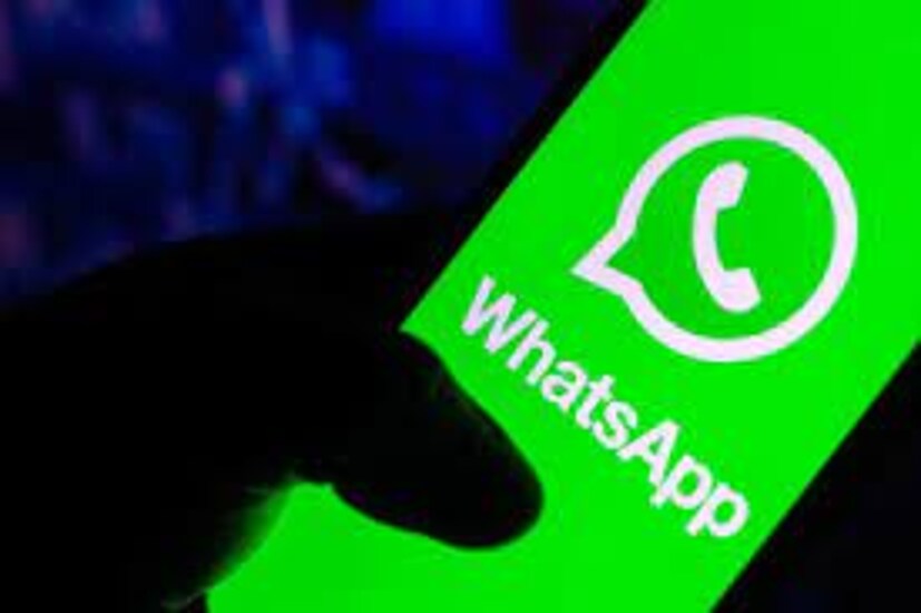WhatsApp ইউজারদের সুরক্ষার জন্য ইতিমধ্যেই বেশ কয়েকটি ফিচার চালু করেছে। কিন্তু অনেক এমন ইউজার রয়েছেন, যারা WhatsApp-এর এই সকল ফিচার সম্পর্কে ভাল করে জানেন না। WhatsApp-এর অনেক ইউজার সঠিক ভাবে জানেন না WhatsApp লক করার উপায়। এক নজরে দেখে নেওয়া যাক নিজেদের WhatsApp চ্যাট সুরক্ষিত রাখার জন্য WhatsApp কীভাবে লক করে রাখা যায়।