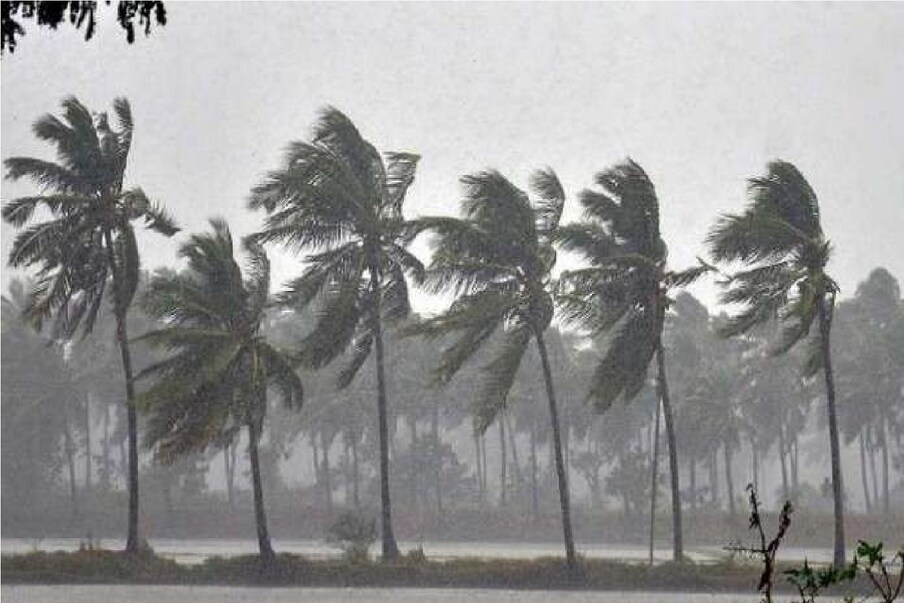  *বাড়তে থাকা তাপমাত্রা পারদ নিম্নমুখী বৃষ্টির কারণে। পরপর দুদিন বিকেলের পর কালবৈশাখীর ঝড়-বৃষ্টিতে তাপমাত্রা অনেকটাই কমেছে। সর্বোচ্চ তাপমাত্রার স্বাভাবিকের থেকে কম। ফাইল ছবি।