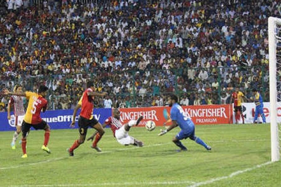  দেশের সবচেয়ে প্রাচীন তো বটেই, বিশ্বের প্রাচীন টুর্নামেন্টগুলির মধ্যে কলকাতা ফুটবল লিগ দ্বিতীয়। ১৮৯৮ সালে শুরু। ক্যালকাটা ক্রিকেট ক্লাবও বিশ্বে দ্বিতীয় প্রাচীন ক্লাব।