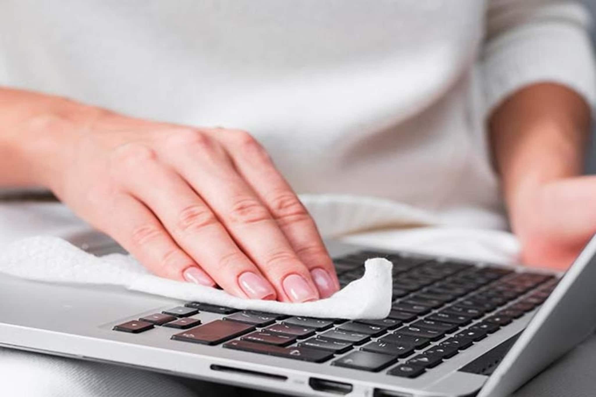 Ways to Clean a Laptop: ল্যাপটপে ধুলো পড়লে একসময় বন্ধ হয়ে যেতে পারে! পরিষ্কার করুন এই উপায়ে
