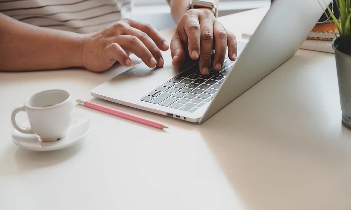 Laptop Handling Tips কাজ করছে না কিবোর্ড! এখনই খতিয়ে দেখুন এই ৯টি