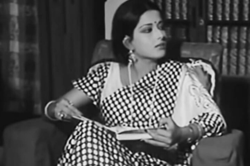 সুজিত সরকারের ‘পিকু’ ছবিতে দীপিকা পাড়ুকোনের মাসির চরিত্রে অভিনয় করে ফের দর্শকদের মনজয় করেছিলেন মৌসুমী। কিন্তু তার পরেই মেয়ের মৃত্যু। এর পর থেকে তাঁকে আর তেমন ভাবে পর্দায় দেখা যায়নি।