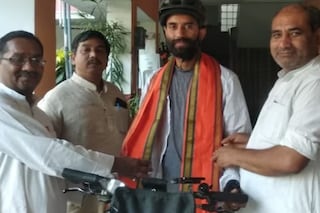 সবুজ ভারত আন্দোলনের অংশ হিসেবেই এই সাইকেল সফরে বেরিয়েছেন রবিন